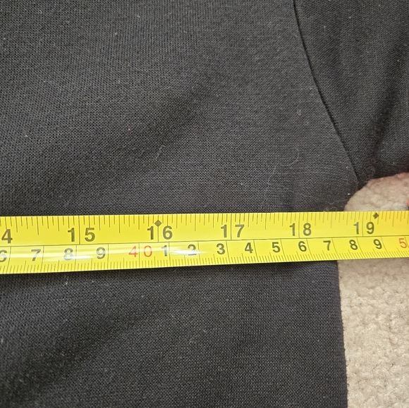 HARRY POTTER Black and Gold Hogwarts Quidditch Sweater. Size XS - Picture 10 of 11